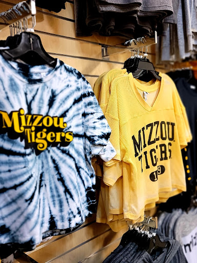 Sportswear Store «Rally House Boardwalk», reviews and photos, 8650 N Boardwalk Ave, Kansas City, MO 64154, USA