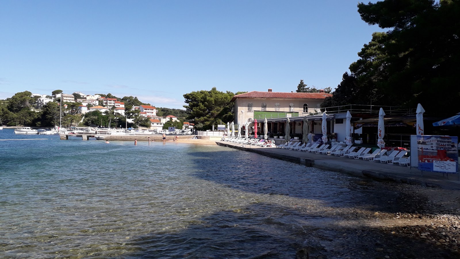 Fotografie cu Skver beach cu golfuri mici