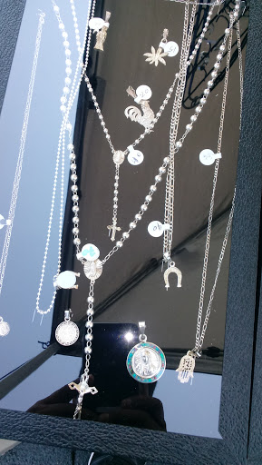 Flea Market «Fox Valley Flea Market», reviews and photos, 840 N State St, Elgin, IL 60123, USA