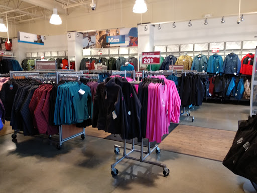 Sportswear Store «Columbia Sportswear Outlet», reviews and photos, 6800 Oxon Hill Rd #600, Oxon Hill, MD 20745, USA