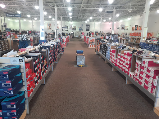 Shoe Store «DSW Designer Shoe Warehouse», reviews and photos, 290 Mid Rivers Center, St Peters, MO 63376, USA
