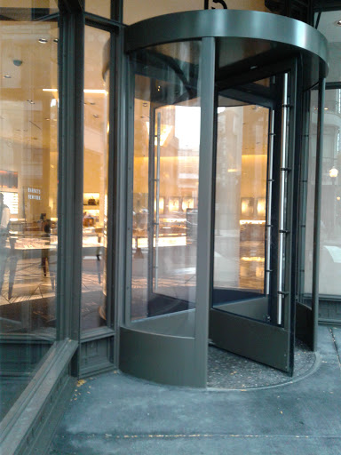 Department Store «Barneys New York, Chicago», reviews and photos, 15 E Oak St, Chicago, IL 60611, USA