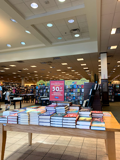 Book Store «Barnes & Noble», reviews and photos, 14790 Greyhound Plaza, Carmel, IN 46032, USA