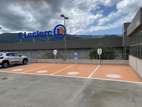 Borne de recharge de véhicules électriques E.Leclerc Station de recharge Bastia
