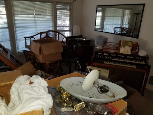 Moving Company «College Hunks Hauling Junk and Moving», reviews and photos, 1305 E Wakeham Ave, Santa Ana, CA 92705, USA