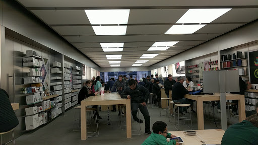 Computer Store «Apple Reston», reviews and photos, 11949 Market St, Reston, VA 20190, USA
