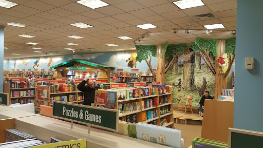 Book Store «Barnes & Noble», reviews and photos, 2100 Snelling Ave, St Paul, MN 55113, USA