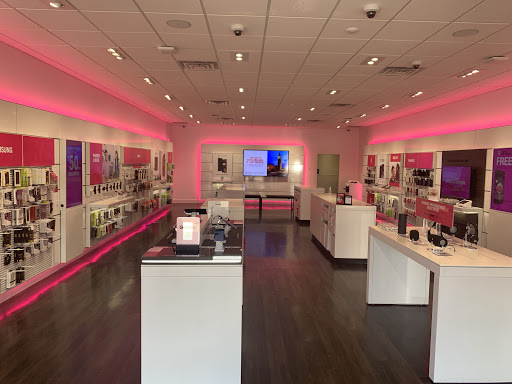 Cell Phone Store «T-Mobile», reviews and photos, 22711 Kelly Rd, Eastpointe, MI 48021, USA