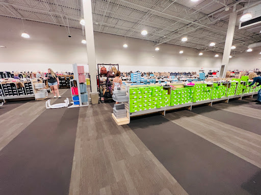 Shoe Store «DSW Designer Shoe Warehouse», reviews and photos, 7555 W Bell Rd, Peoria, AZ 85382, USA