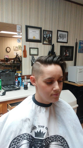 Barber Shop «Floyds Barber Shop», reviews and photos, 107 W Sale St, Tuscola, IL 61953, USA