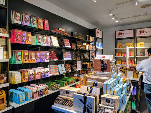 Shopping Mall «Jersey Shore Premium Outlets», reviews and photos, 1 Premium Outlet Blvd, Tinton Falls, NJ 07753, USA