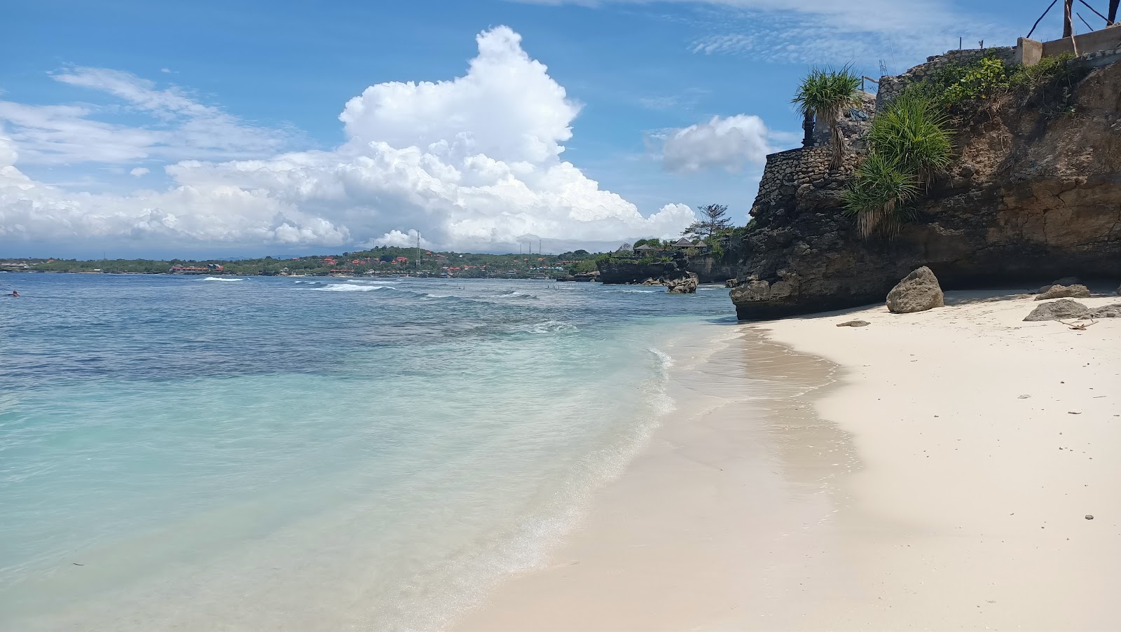 Fotografie cu Secret Point Beach zonele de facilități