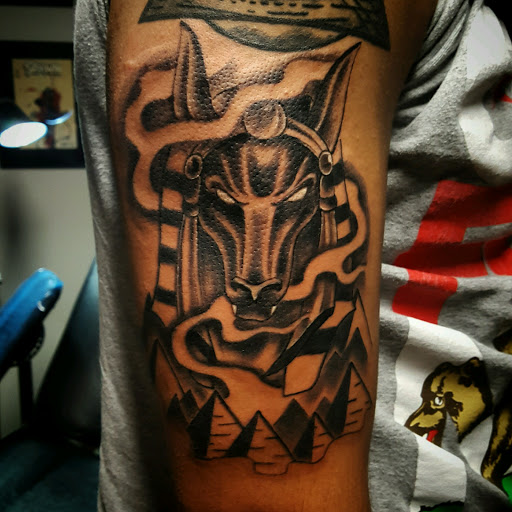 Tattoo Shop «Black Cloud Tattoo Piercing and Supply», reviews and photos, 2814 The Plaza, Charlotte, NC 28205, USA