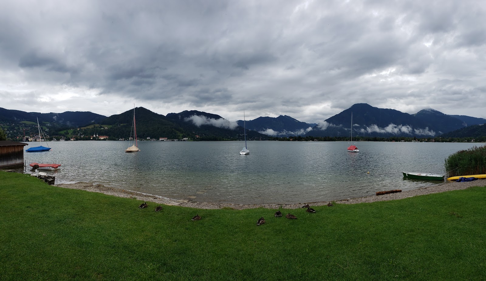 Foto von Badeplatz Seerose mit graue kiesel Oberfläche