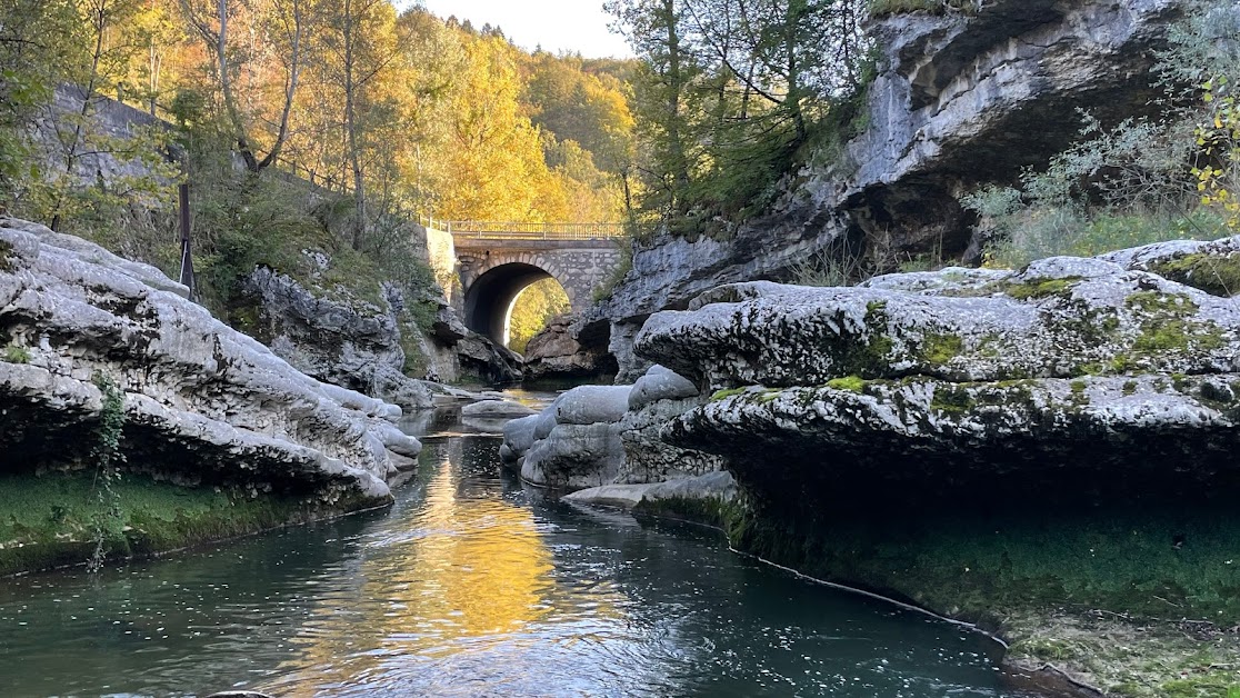 Aire de repos aux bords des Usses à Contamine-Sarzin (Haute-Savoie 74)