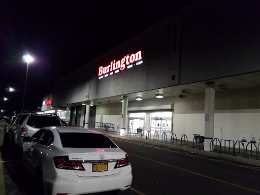 Shopping Mall «Glen Oaks Shopping Center», reviews and photos, 255th St, Glen Oaks, NY 11004, USA