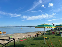 Lido del Carabiniere Beach'in fotoğrafı - rahatlamayı sevenler arasında popüler bir yer