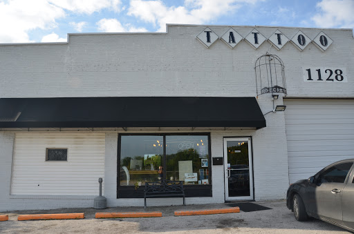 Tattoo Shop «No Egrets Tattoo Studios», reviews and photos, 1128 College St, Clarksville, TN 37040, USA