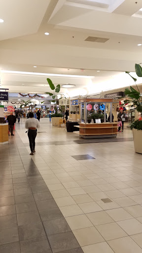 Shopping Mall «Golf Mill Shopping Center», reviews and photos, 239 Golf mill Center, Niles, IL 60714, USA