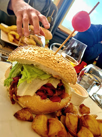 Hamburger du Restaurant américain GREASER DINNER à L'Épine - n°5