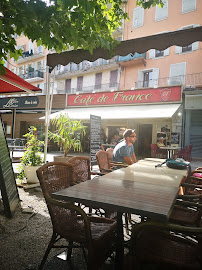Atmosphère du Restaurant Café de France à Digne-les-Bains - n°1