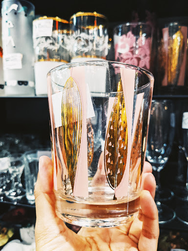 Thrift Store «OddBalls Nifty Thrift», reviews and photos, 530 NE 13th St, Fort Lauderdale, FL 33304, USA