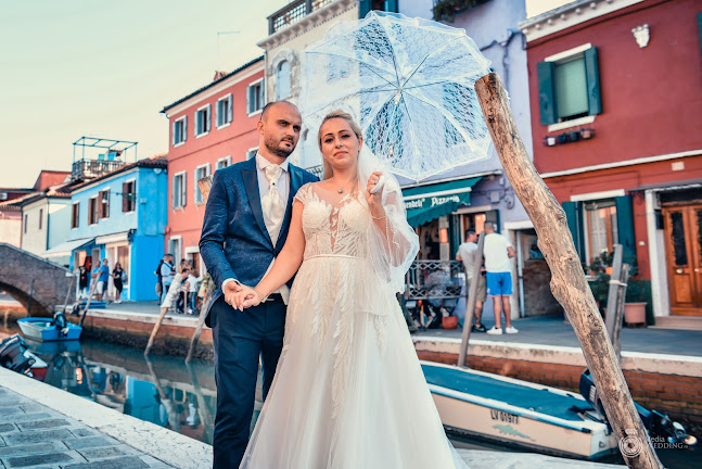 Comentarii opinii despre MediaWedding.ro - fotograf nunta, videograf, filmari nunti, fotograf profesionist, formatii nunta, foto video nunta , fotograf profesionist , invitatii nunta, rochie de mireasa, inel de logodna, fotograf Bucuresti, videograf Bucuresti