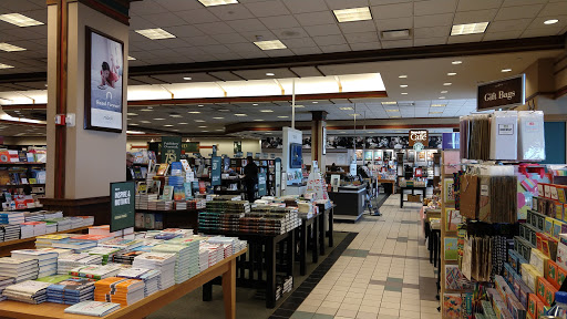 Book Store «Barnes & Noble Booksellers Maple Grove», reviews and photos, 8040 Wedgewood Ln N, Maple Grove, MN 55369, USA