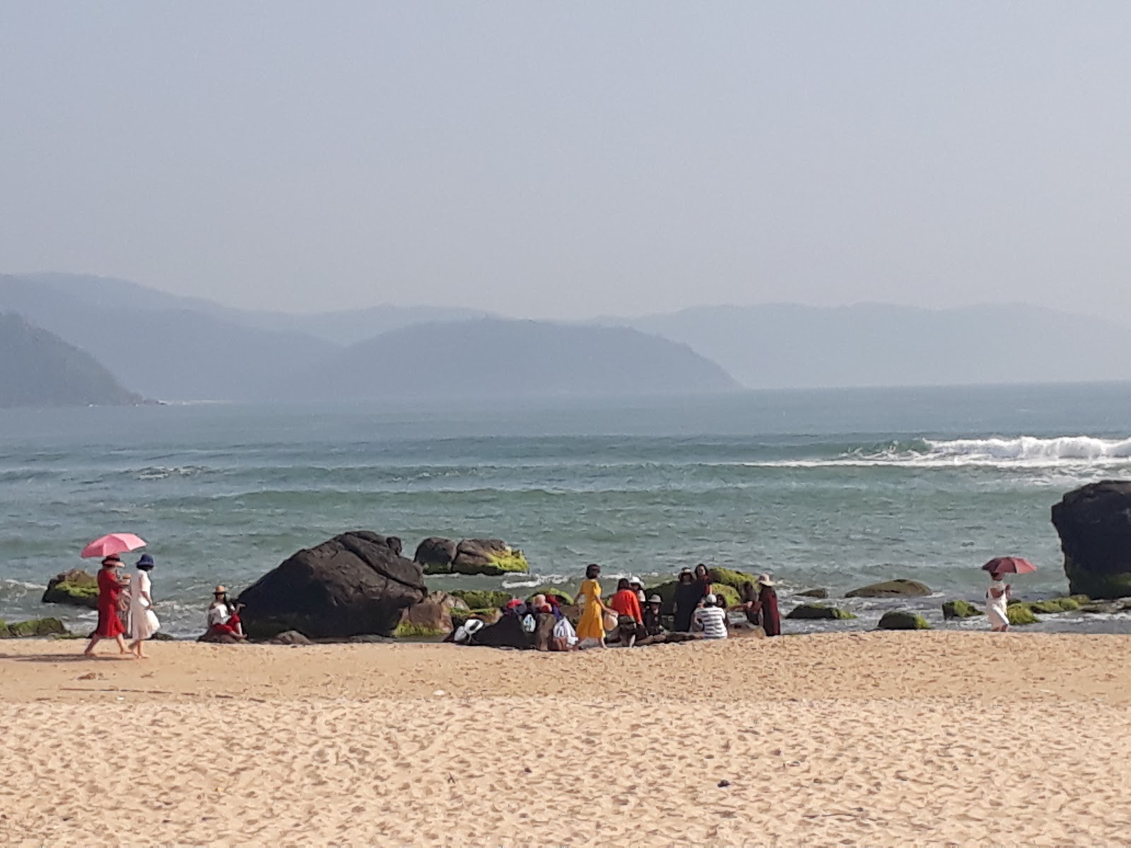Fotografie cu Nam O Beach - locul popular printre cunoscătorii de relaxare