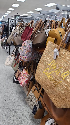 Clothing Store «Ross Dress for Less», reviews and photos, 921 E Commercial Blvd, Oakland Park, FL 33334, USA