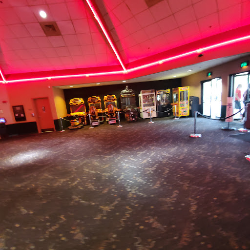 Movie Theater «Cobb Grand 10 Cinemas», reviews and photos, 920 Spring