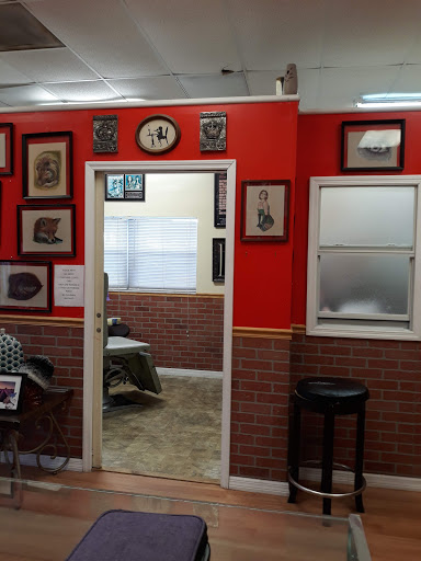 Tattoo Shop «The Lizard Lounge Tattoo Kissimmee», reviews and photos, 4519 S Orange Blossom Trail, Kissimmee, FL 34746, USA