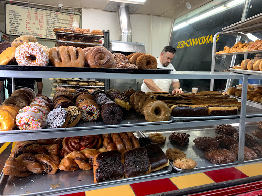 Donut Shop «Donut Hut», reviews and photos, 2025 W Magnolia Blvd, Burbank, CA 91506, USA