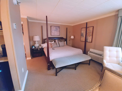 Hotel «Ethan Allen Hotel», reviews and photos, 21 Lake Ave Ext, Danbury, CT 06811, USA