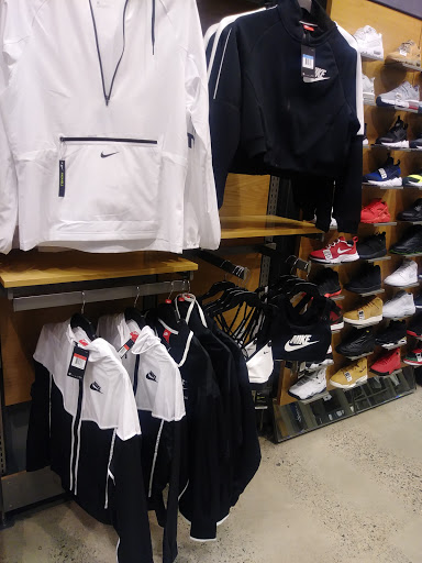 Shoe Store «Finish Line», reviews and photos, 12341 Wayzata Blvd, Hopkins, MN 55305, USA