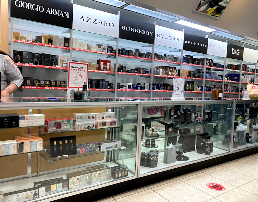 Shopping Mall «Clinton Crossing Premium Outlets», reviews and photos, 20 Killingworth Turnpike, Clinton, CT 06413, USA