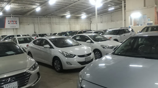 معرض الرواد للسيارات بالأحساء 