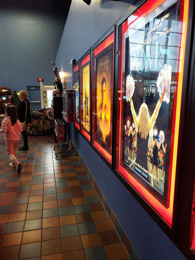 Movie Theater «Regal Cinemas Hollywood 10 - St. Joseph», reviews and photos, 5405 N Belt Hwy, St Joseph, MO 64506, USA
