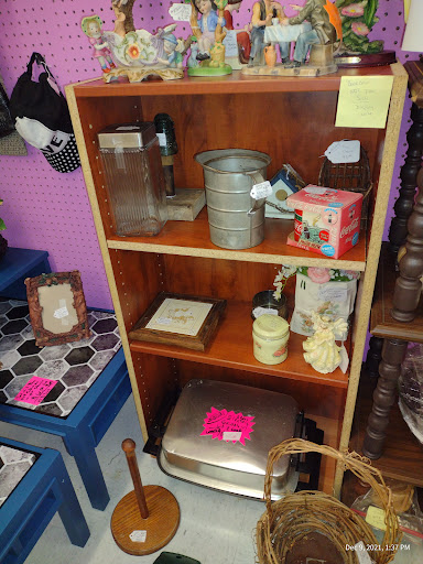 Flea Market «Emporium 1101 - Anderson», reviews and photos, 2200 S Scatterfield Rd, Anderson, IN 46012, USA