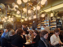 Atmosphère du Restaurant français Le Temps des Cerises à Paris - n°19