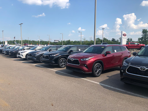 Toyota Dealer «Voss Toyota», reviews and photos, 2110 Heller Dr, Dayton, OH 45434, USA