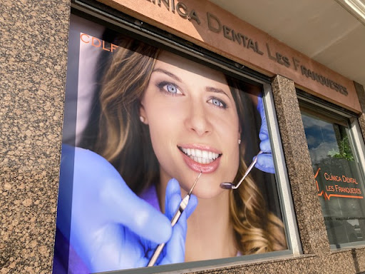 CLINICA DENTAL LES FRANQUESES en Corró d'Avall, Barcelona