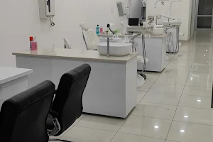 Pabla Dental Clinic and Implant Centre image