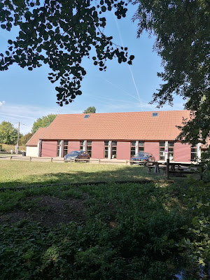 Salle des fêtes de la fontaine à Vallan