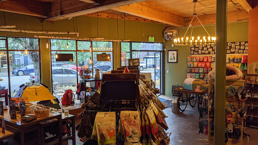 Pet Supply Store «Petapoluza Pet Supply & Grooming», reviews and photos, 114 N 36th St, Seattle, WA 98103, USA