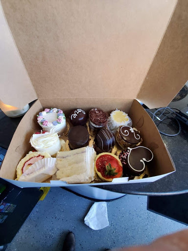 Dessert Shop «Dessert Works», reviews and photos, 302 Boston Providence Hwy, Westwood, MA 02090, USA