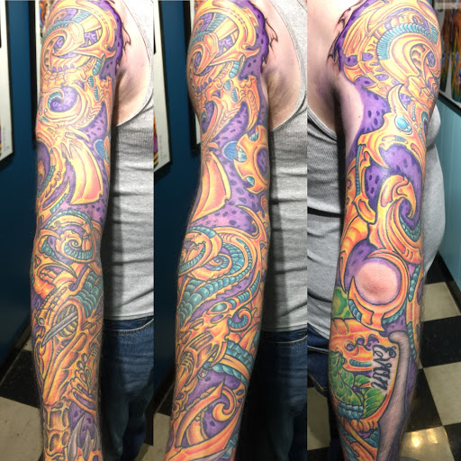 Tattoo Shop «Old Town Tattoo», reviews and photos, 203 N Hamilton St, Saginaw, MI 48602, USA