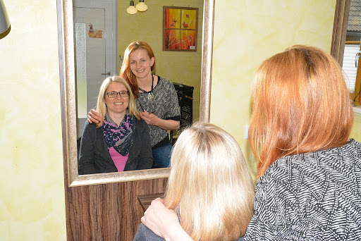 SCHNITTSTELLE: Frisuren, Styling & Wohlfühlen In Lessach