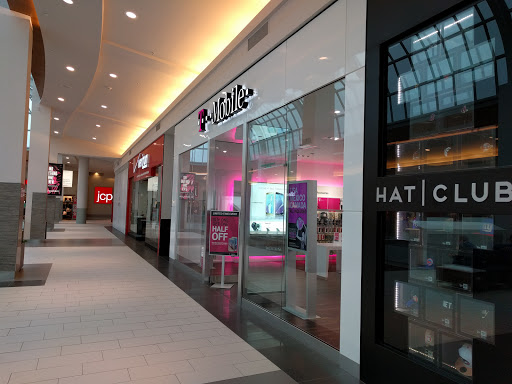 Cell Phone Store «T-Mobile», reviews and photos, 630 Old Country Rd #499a, Garden City, NY 11530, USA
