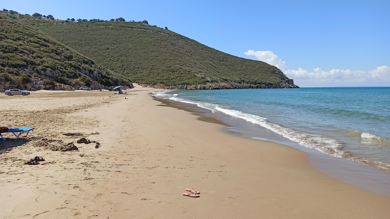 Zdjęcie Gianiskari beach z powierzchnią brązowy piasek